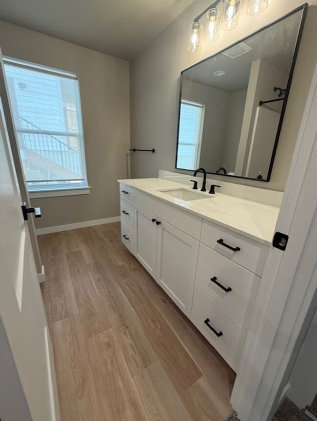 Building Photo - New home ready for you!  Spacious, bright, all appl. detached garage!