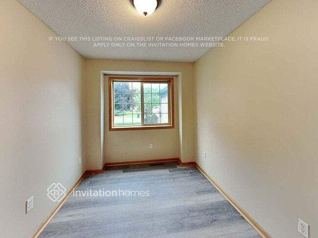 Building Photo - 5043 Ladyslipper Ave N