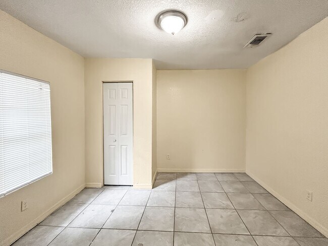 Building Photo - Updated and Move-In Ready in Prime Tampa Location! 4bed | 1bath