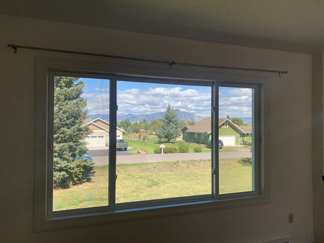 Building Photo - Lease Takeover! 3 Bedroom/2 Bathroom Home ...