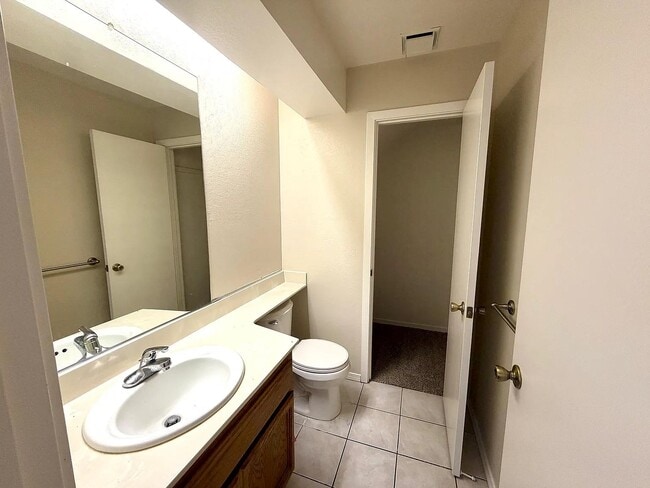 Building Photo - 661 Mockingbird Ln