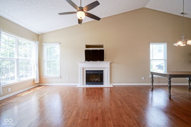 Building Photo - 952 Helston Ave