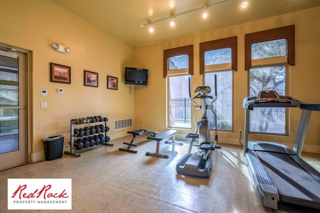 Building Photo - Beautiful 3 bedroom, 2.5 bathroom Townhome...