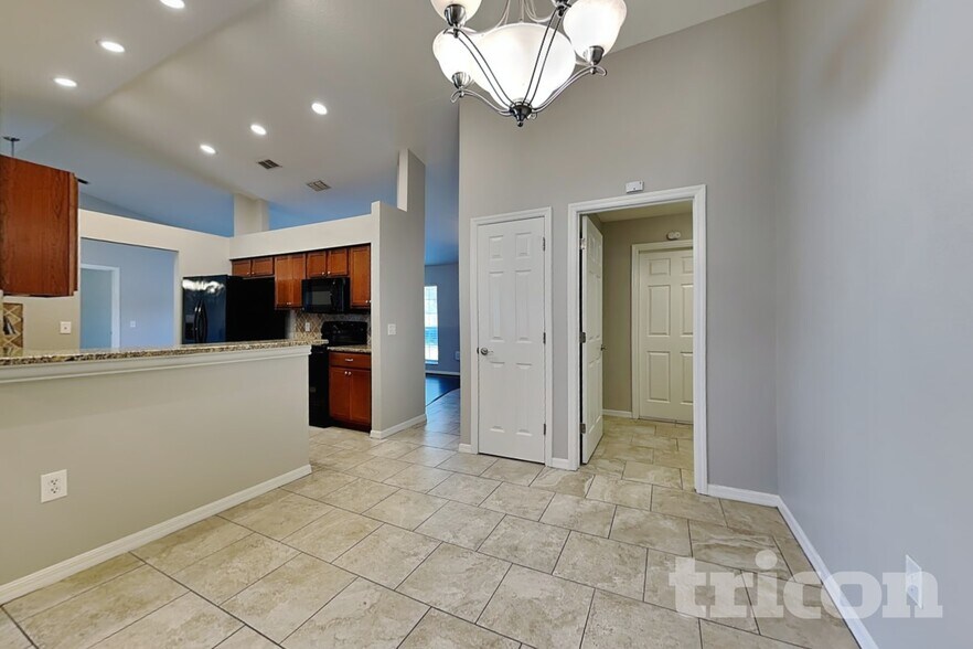 Building Photo - 10752 Carloway Hills Dr
