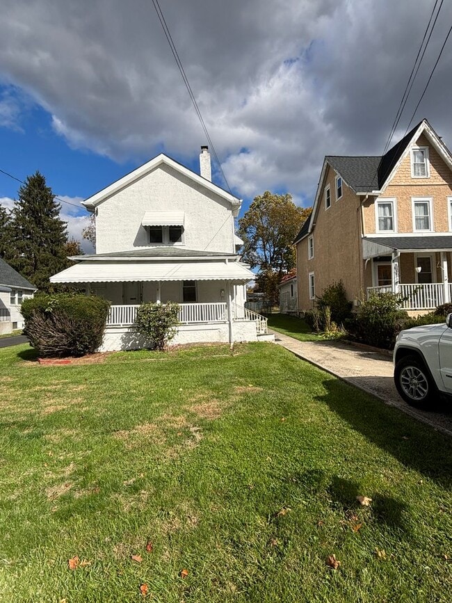 Building Photo - Newly Renovated 3-Bedroom, 2.5-Bath Home i...