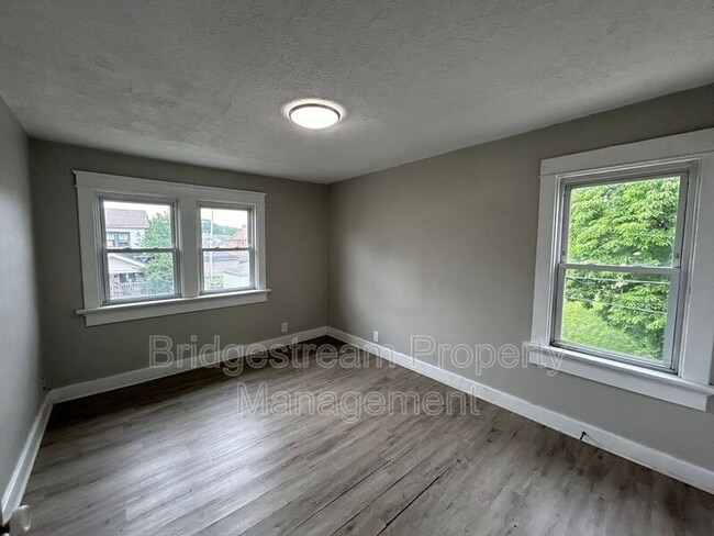 Building Photo - 279 S Findlay St