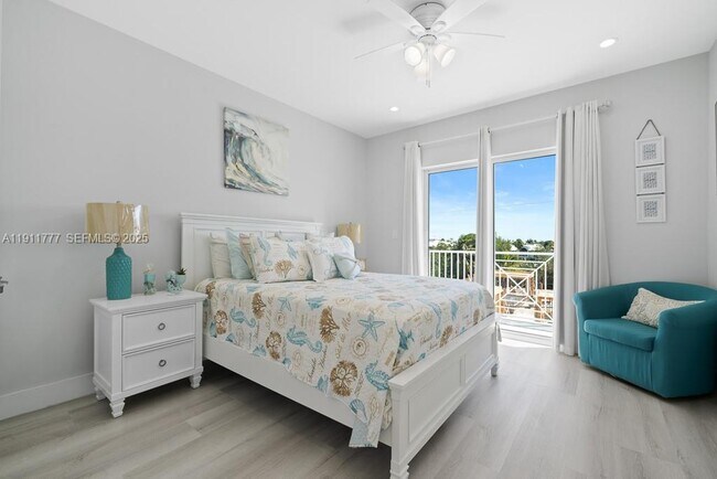 Building Photo - 112 Ave D