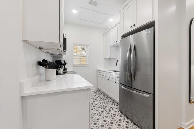 Building Photo - 27 Old Mission Ave