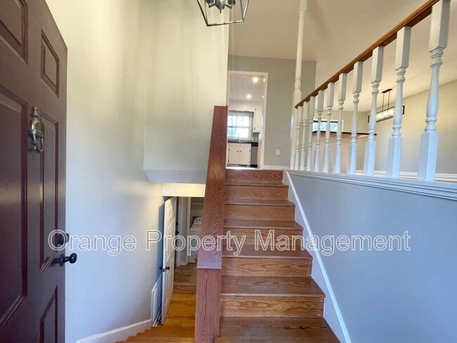 Building Photo - 328 Wellington Way