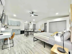 Building Photo - 1213 Corbett Ln