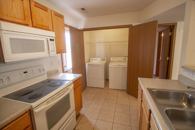 Building Photo - 1426 Greensboro Dr