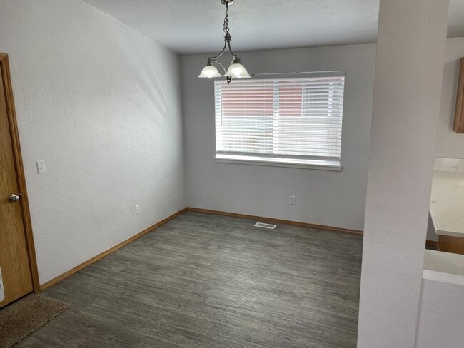 Building Photo - 2010 Del Rio Ave SE