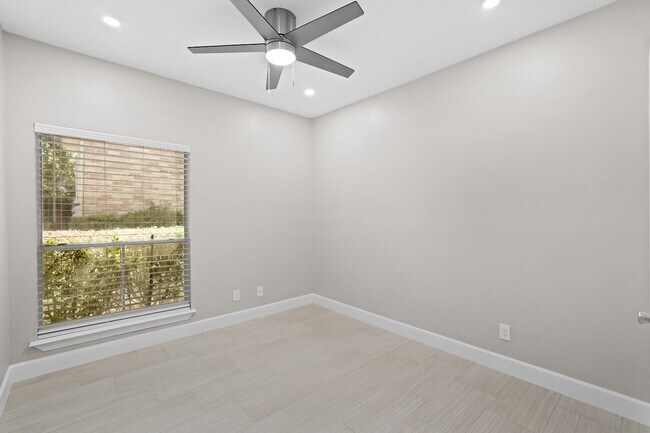 Building Photo - 2300 Augusta Dr