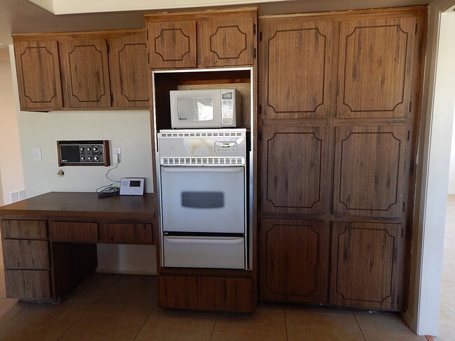 Building Photo - This property is a 3 bedroom, 2 bathroom home featuring an open floor plan with tile throughout. ...