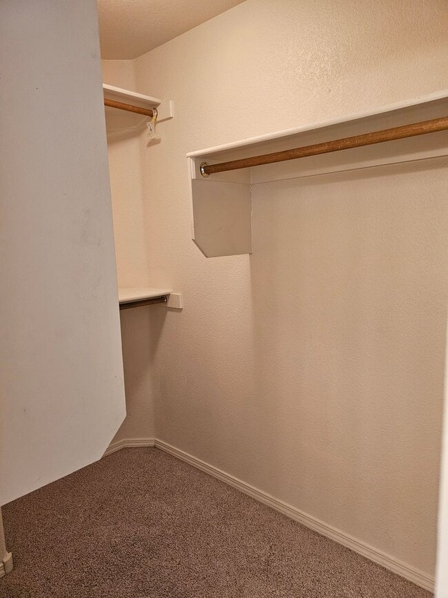Building Photo - Gated Community available NOW!