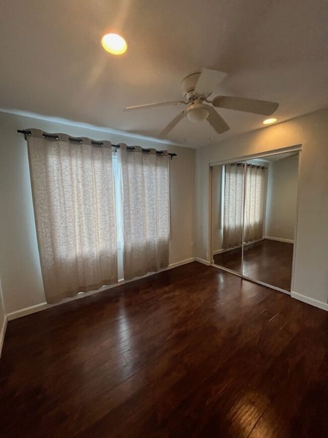 Building Photo - Available 08/16/2025! - Large 4 bedroom/2 ...