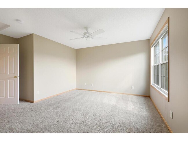 Building Photo - 15564 Lilac Dr