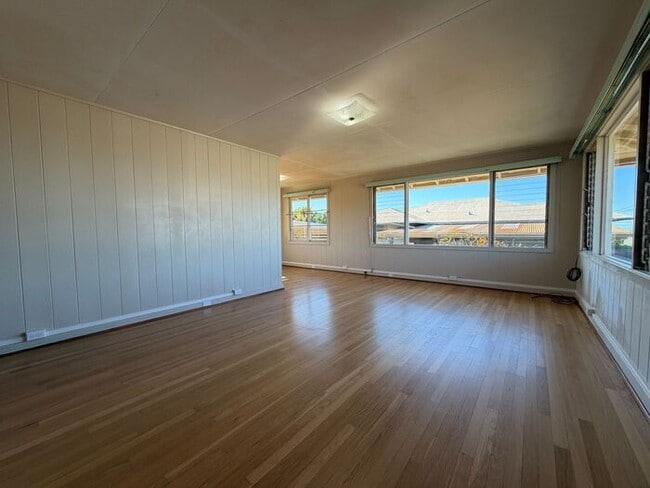 Building Photo - Pearl City: 3 bedroom 1.5 bath single family home with 1 car carport