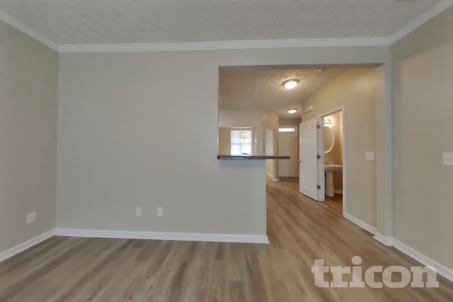 Building Photo - 6300 Ellenwood Dr