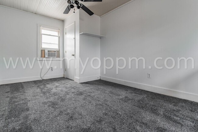 Building Photo - 4824 Webster St