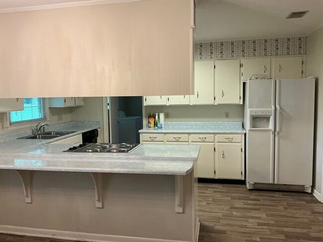 Building Photo - 2504 Mahan Dr