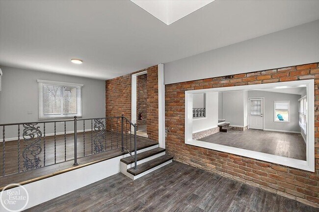 Building Photo - 1765 E Predmore Rd