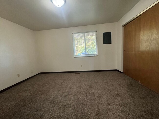 Building Photo - TIKI - 4563-4569 Croftshire Dr.