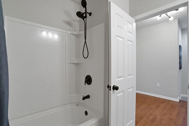 Building Photo - Flagler Station Townhome 3/2.5 - 2 car garage - 2000+ square feet
