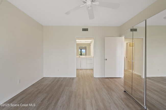 Building Photo - 6165 S Mirror Lake Dr