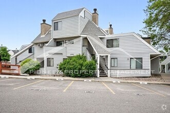 Building Photo - Charming Condo with Washer/Dryer and Mount...