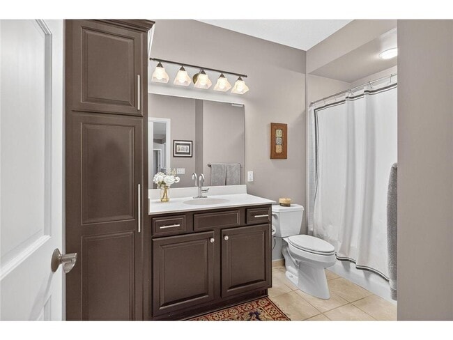 Building Photo - 5250 Grandview Square