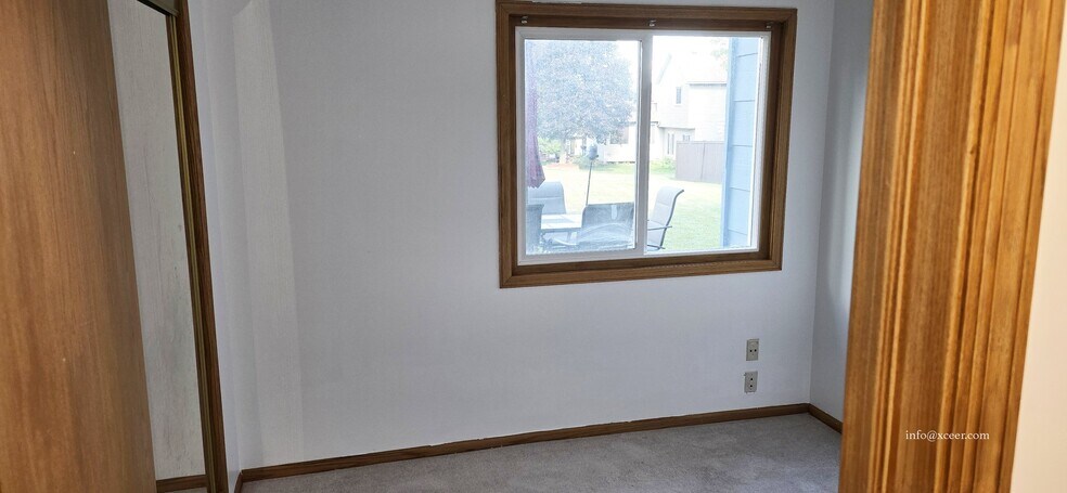 Building Photo - 5530 Vinewood Ln N