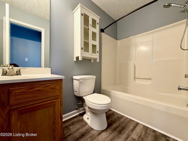 Building Photo - 2650 Lindsay Ave