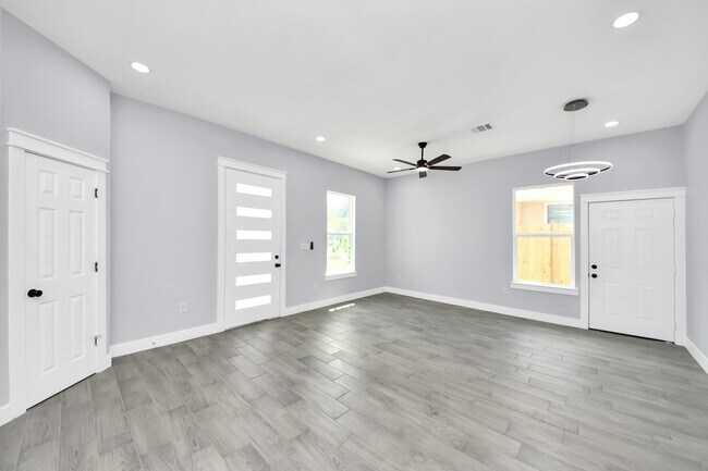 Building Photo - 917 Griffin St