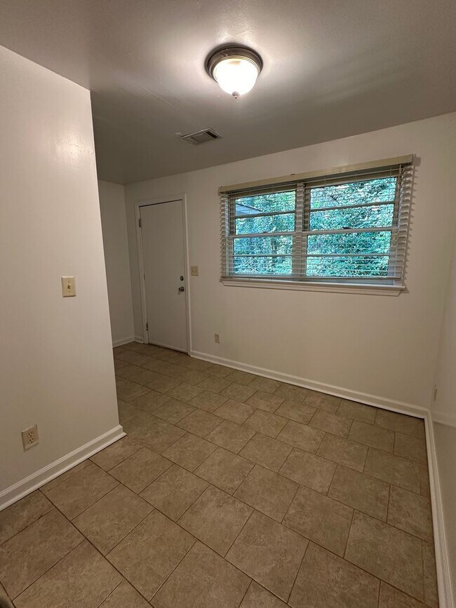 Building Photo - Cherokee Hills