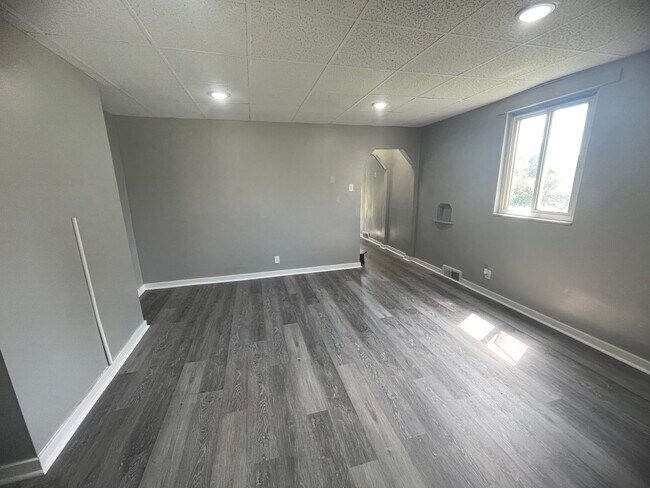 Building Photo - Charming 2-Bedroom, 1.5-Bath Home for Rent...