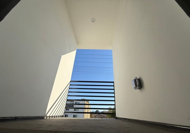 Building Photo - 11451-11455 Victory Blvd