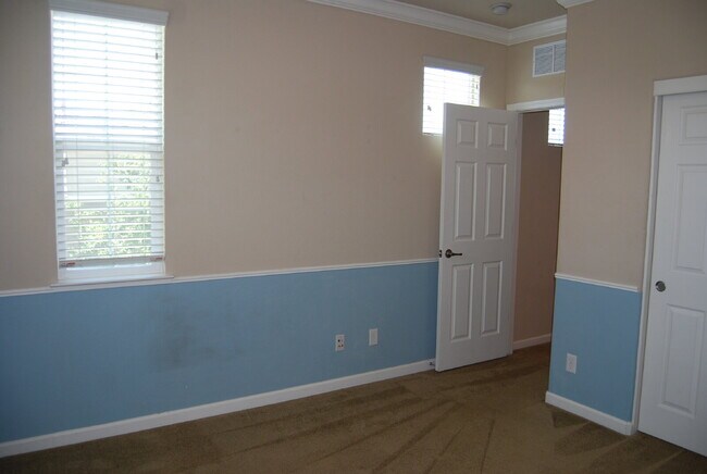 Building Photo - 2 Bedroom, 2 Bathroom Townhome in Damonte Ranch