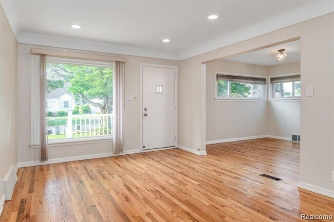 Building Photo - 3426 Chester Rd