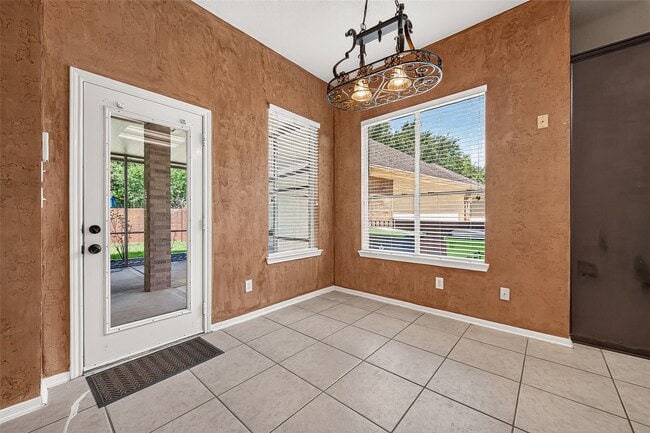 Building Photo - 6323 Echo Lakes Ln