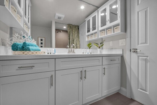 Building Photo - 601 N Ocean Blvd