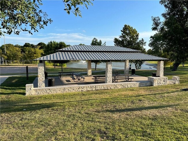 Building Photo - 1401 Dragon Dr