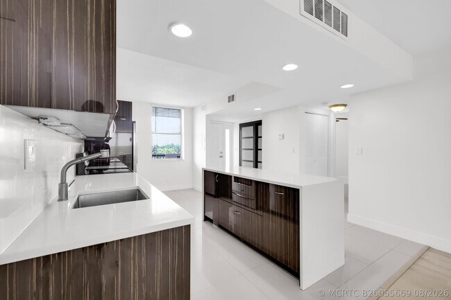 Building Photo - 2768 Carambola Cir S