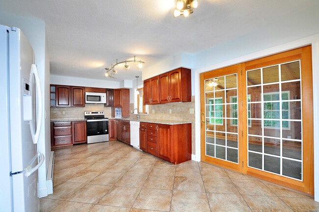 Building Photo - 64 Oak Ridge Dr