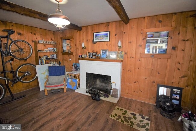 Building Photo - 8811 Badger Dr