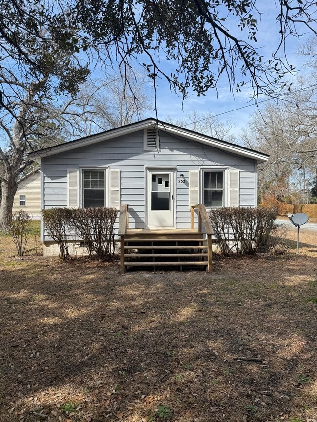 Primary Photo - OLEANDER DRIVE - MINUTES TO WRIGHTSVILLE B...