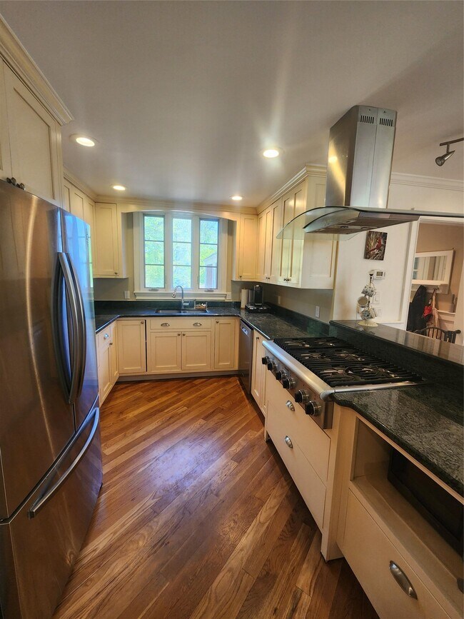 Building Photo - 23 Hardscrabble Rd