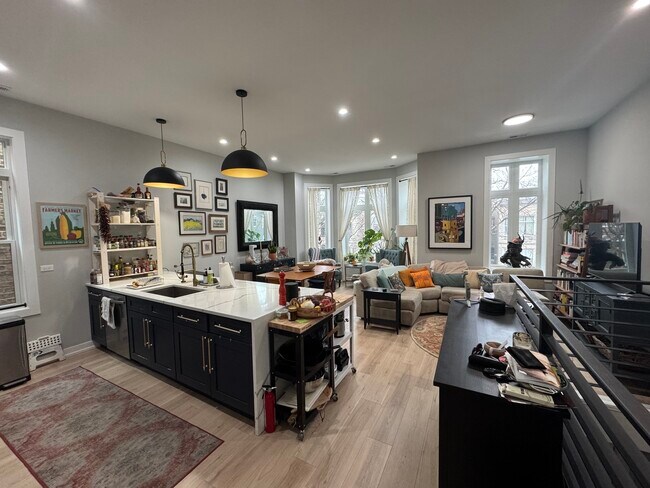 Building Photo - 2451 N Albany Ave