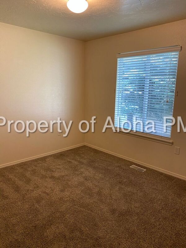 Building Photo - 1029 W Pine Ave