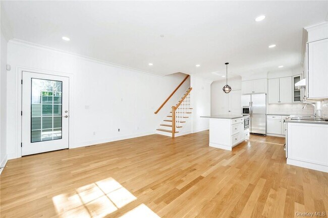 Building Photo - 233 Lincoln Ave